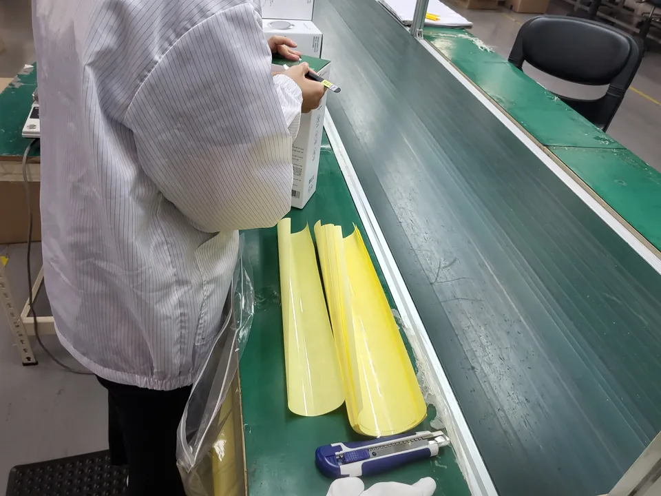 Sortierte Filterteile an einer Fertigungslinie in Korea