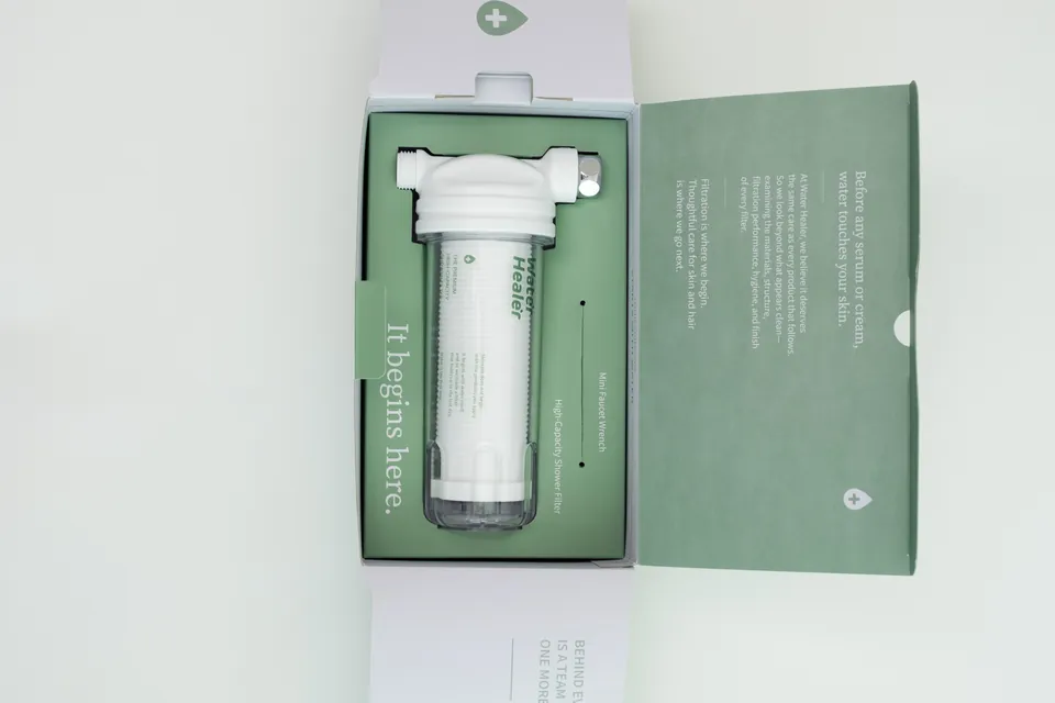 Duschfilter mit großer Kapazität in geöffneter Verkaufsverpackung