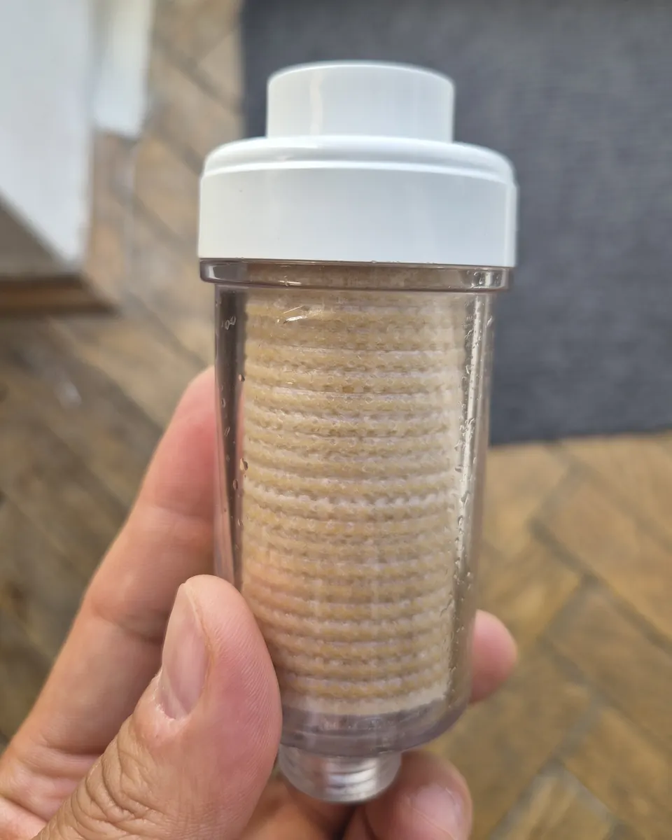 Kundenfoto: Reisefilter in der Hand, Kartusche gelbbraun verfärbt